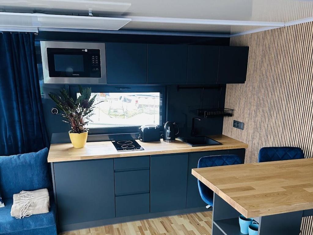 Premium Houseboat Blue Lagoon Lübeck