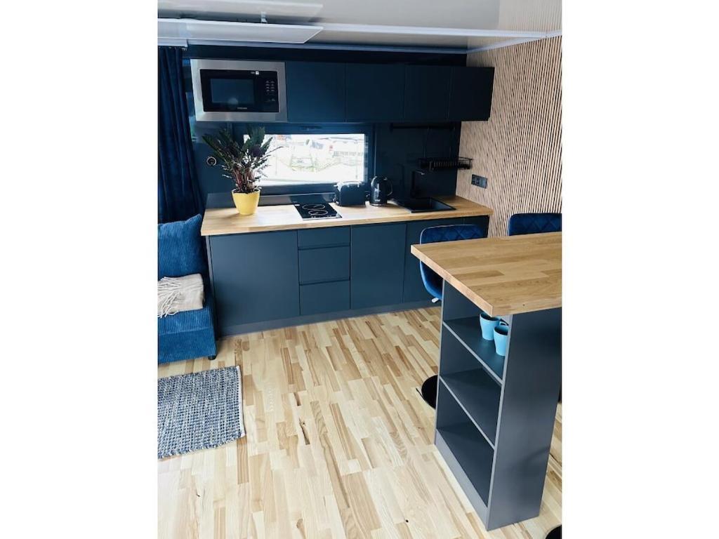 Botel Premium Houseboat Blue Lagoon Lübeck