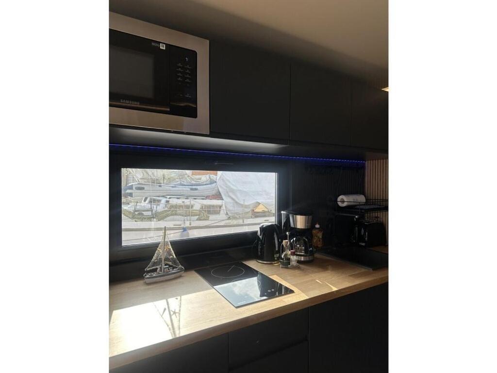 Premium Houseboat Blue Lagoon Botel